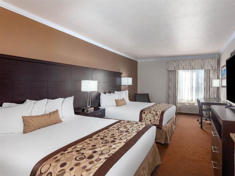 Ramada By Wyndham Моузъс Лейк Екстериор снимка