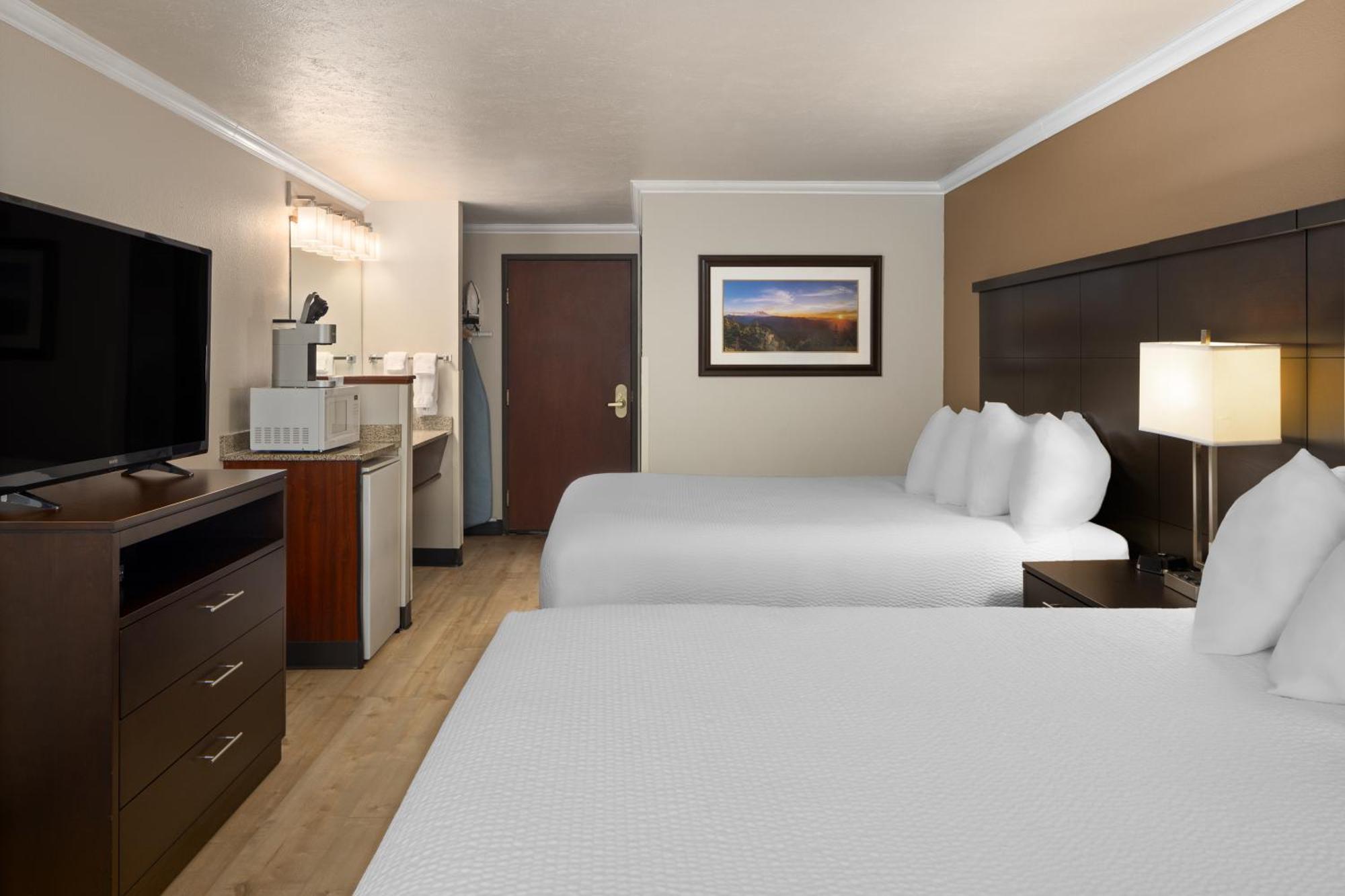 Ramada By Wyndham Моузъс Лейк Екстериор снимка